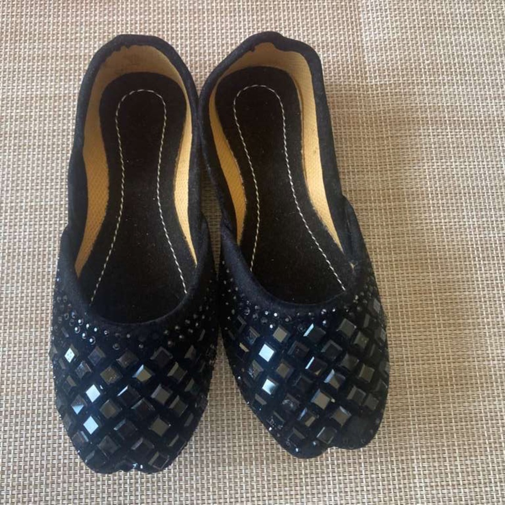 Black Embellished toddler girls Slip-On khussa flats